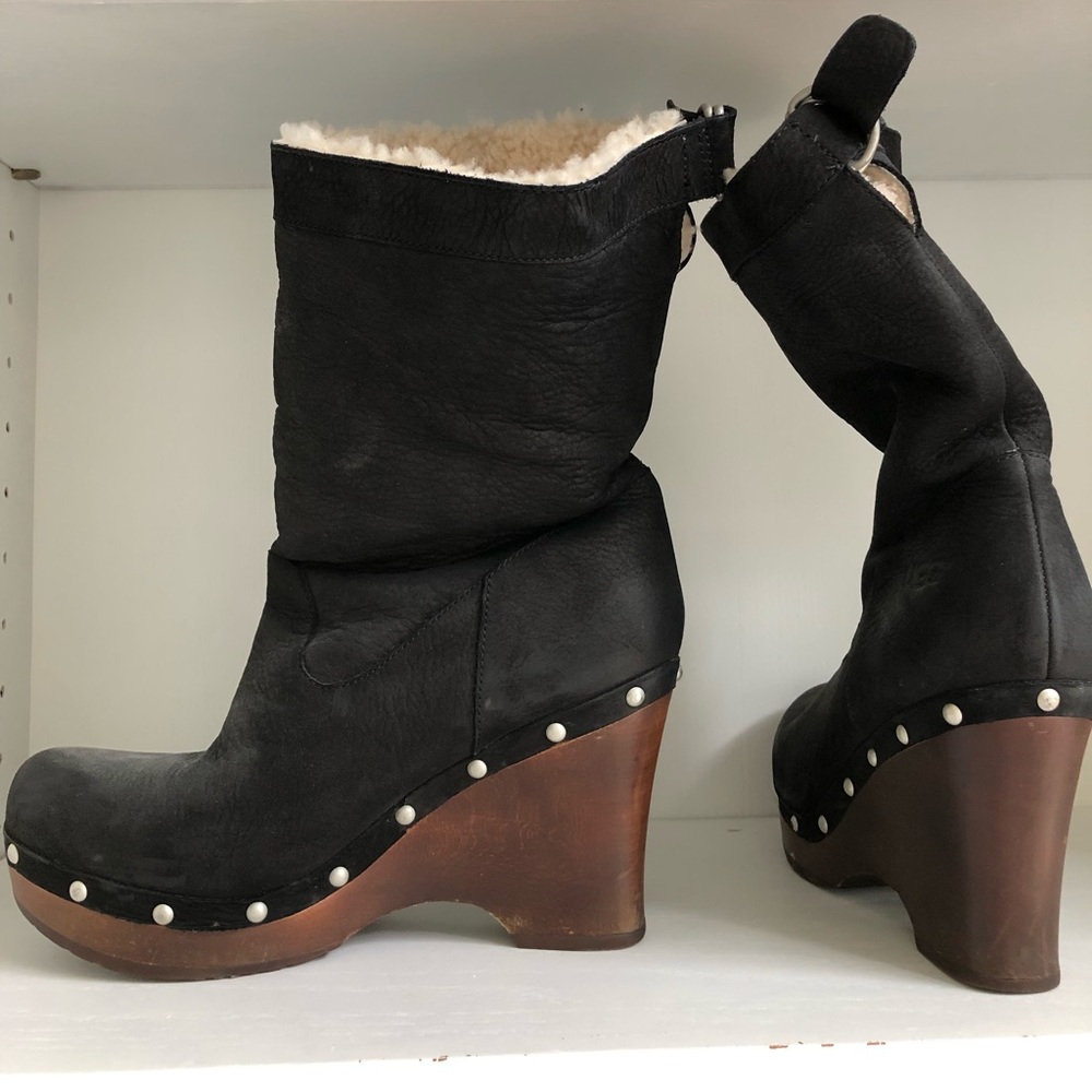 Ladies Size 9 Ugg Clog Boots